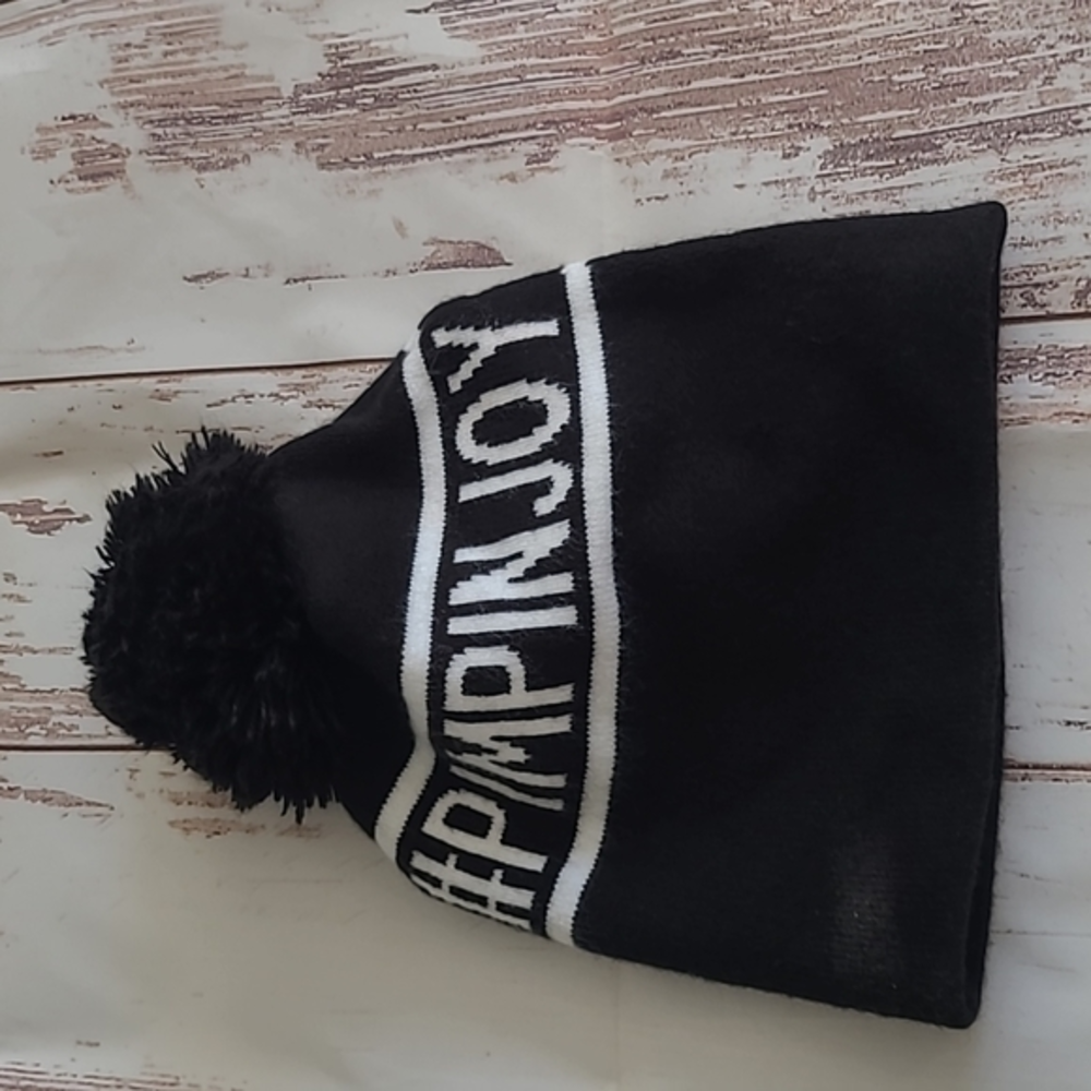 #pimpinjoy knit pom hat‎ black white